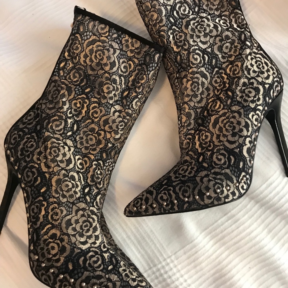NIB Cape Robbin Kitiana Lace Bootie - 8